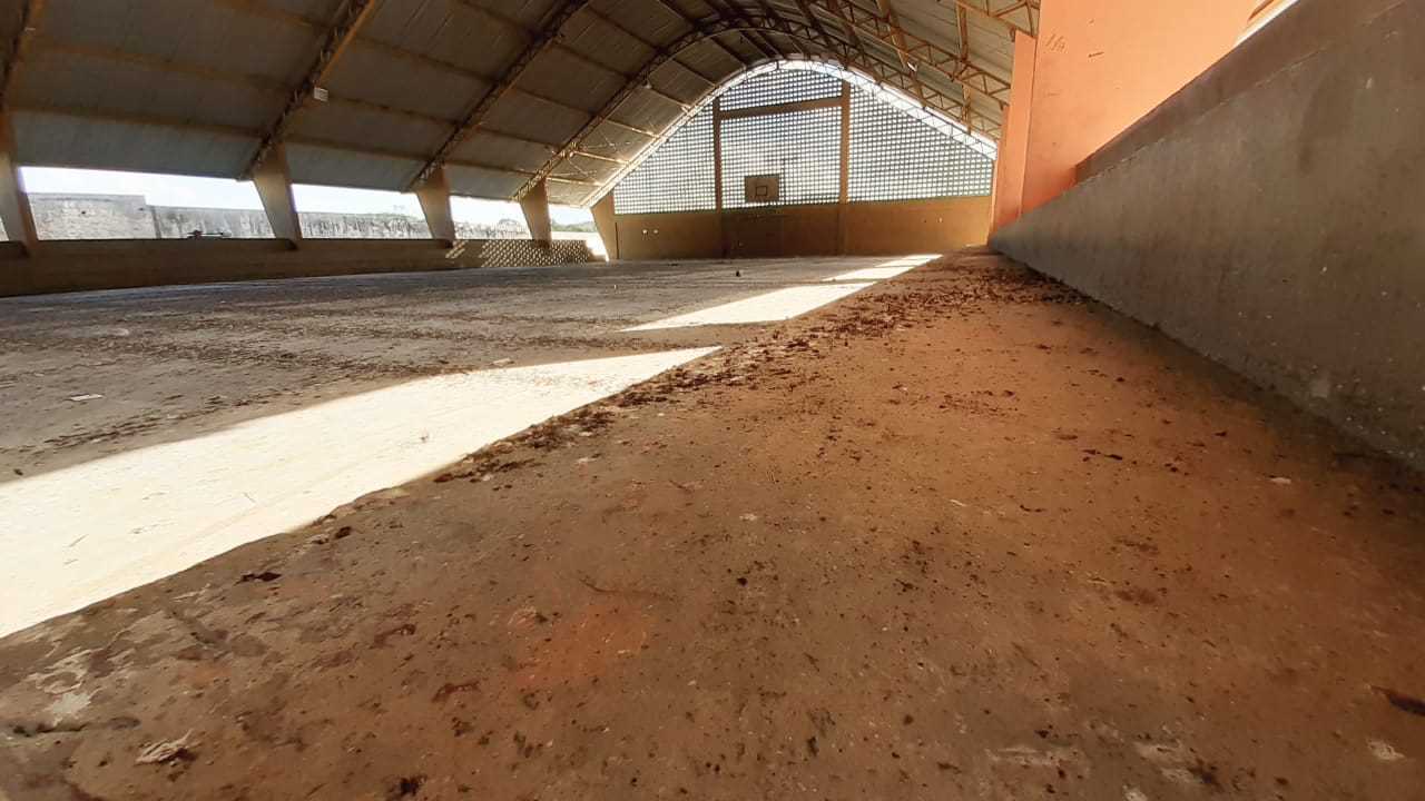 Telas instaladas impedem invasão de andorinhas na quadra Poliesportiva de São João do Panelinha